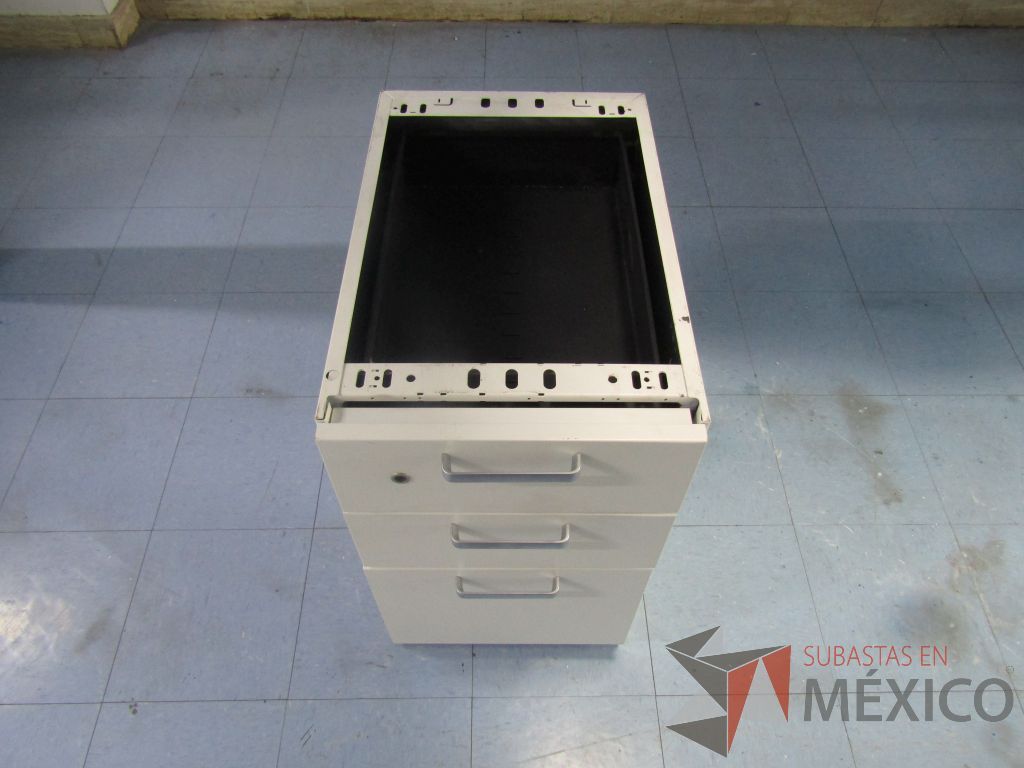 Lote 065 - 2 Archiveros verticales de 3 cajones de pedestal color blanco - Imagen 8