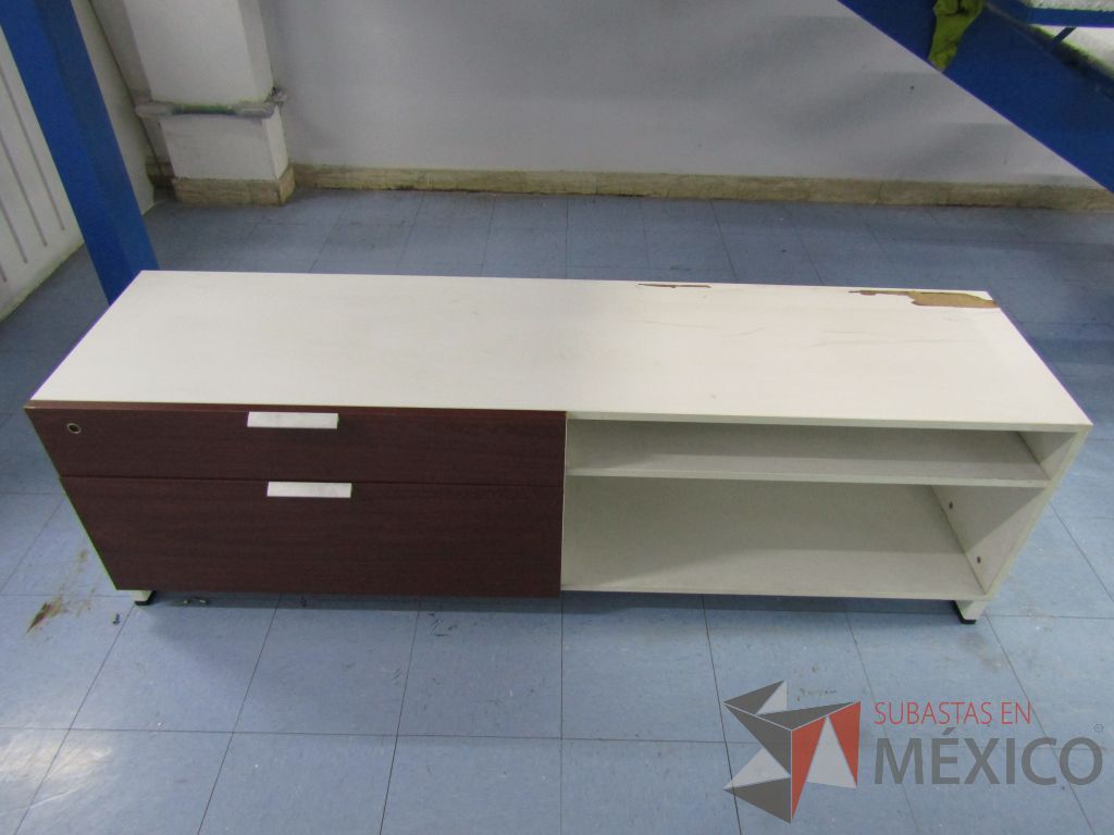 Lote 071 - Credenza con 2 cajones y 1 entrepaño color vino con blanco - Imagen 2