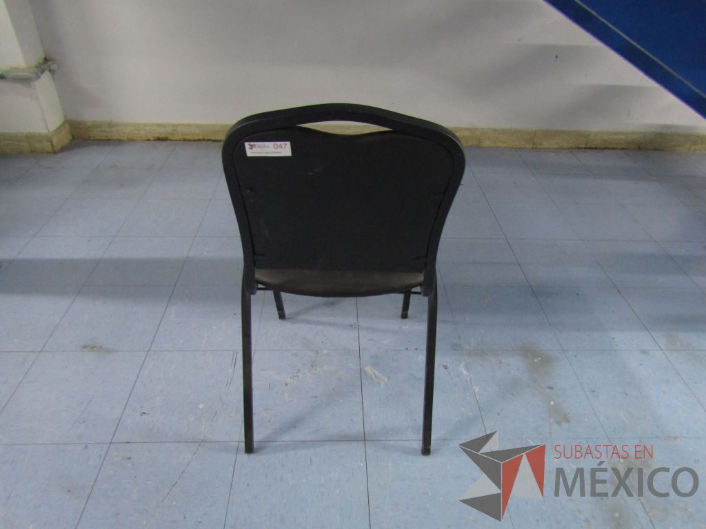 Lote 078 - Silla fija, asiento y respaldo tipo piel color negro - Imagen 9