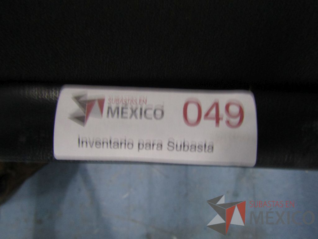 Lote 079 - Silla con paleta, asiento y respaldo en tela color negro - Imagen 9