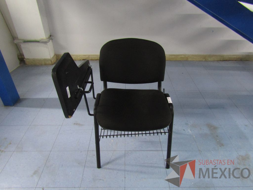 Lote 079 - Silla con paleta, asiento y respaldo en tela color negro - Imagen 11