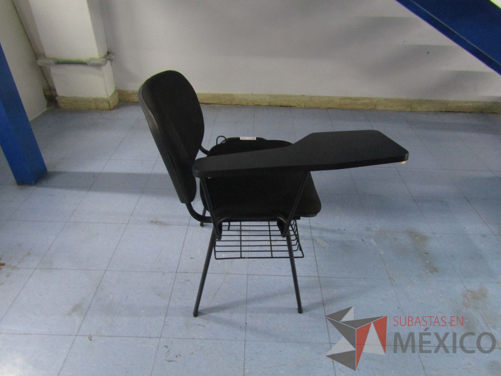 Lote 079 - Silla con paleta, asiento y respaldo en tela color negro - Imagen 2