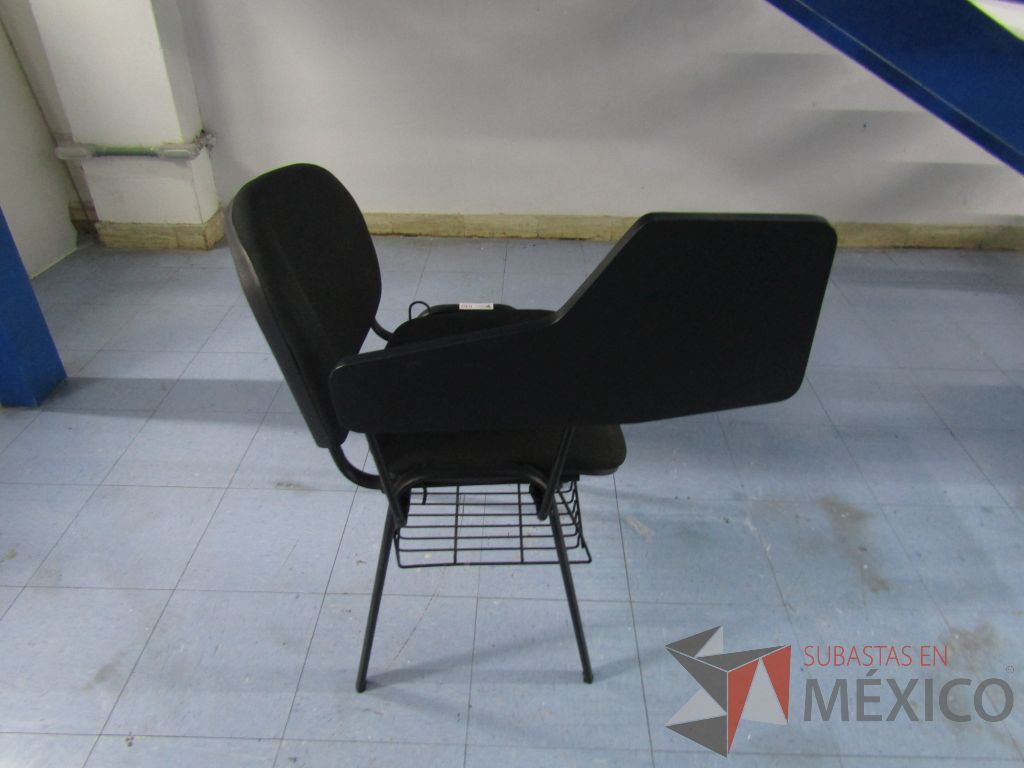 Lote 079 - Silla con paleta, asiento y respaldo en tela color negro - Imagen 3