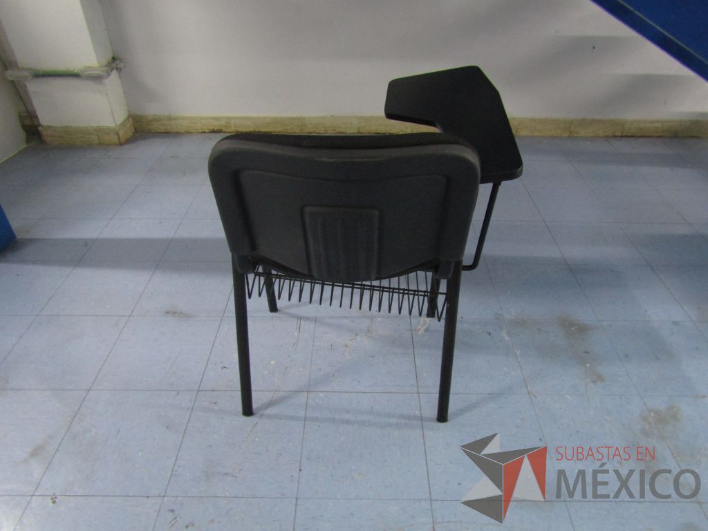 Lote 079 - Silla con paleta, asiento y respaldo en tela color negro - Imagen 4