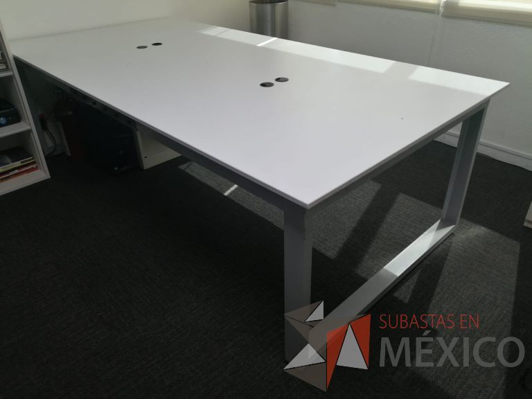 Lote 001 - Mesa de trabajo para 4 personas cubierta color blanco - Imagen 6
