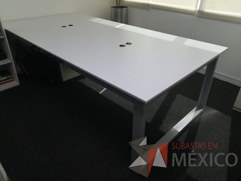Lote 001 - Mesa de trabajo para 4 personas cubierta color blanco - Imagen 10