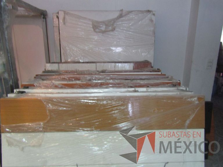 Lote 006 - Lote de aproximadamente 40 piezas de estaciones de trabajo, compuesto de archiveros, mamparas altas, mamparas cortas, gavetas, etc. - Imagen 6