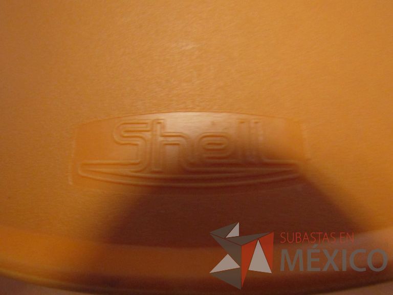 Lote 112- Silla fija alta marca Shell, asiento y respaldo en plástico color naranja, base metálica - Imagen 5