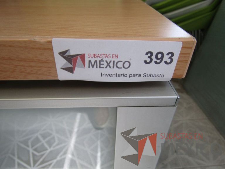 Lote 065 - Gabinete metálico son superficie tipo madera - Imagen 2