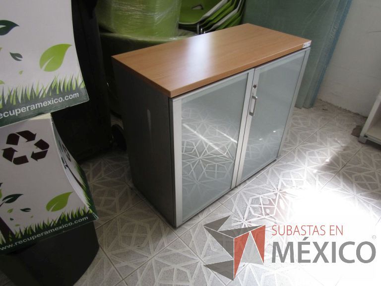 Lote 065 - Gabinete metálico son superficie tipo madera - Imagen 4
