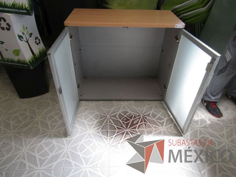 Lote 065 - Gabinete metálico son superficie tipo madera - Imagen 5