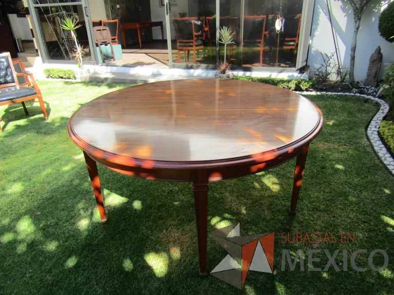 Lote 001 - Mesa de trabajo circular con 4 patas y cubierta color madera - Imagen 2