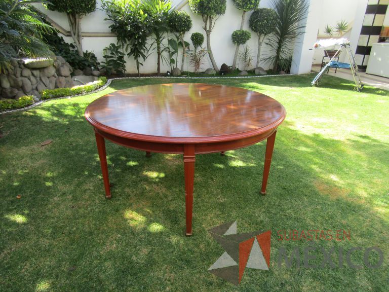 Lote 001 - Mesa de trabajo circular con 4 patas y cubierta color madera - Imagen 3