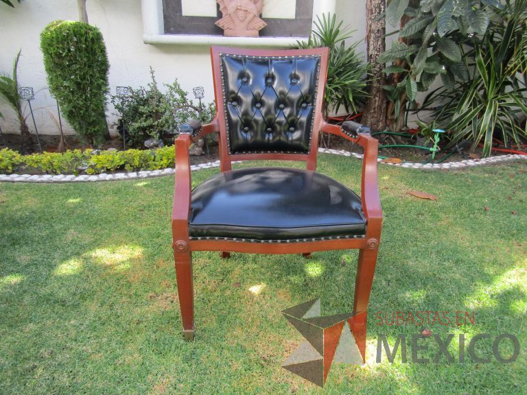 Lote 021 - Silla con 4 patas, asiento y respaldo en piel color negro - Imagen 3