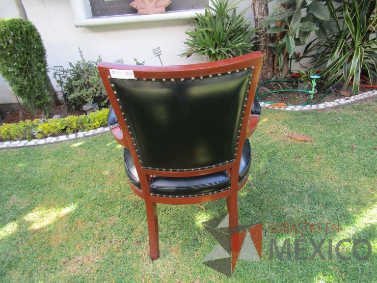Lote 021 - Silla con 4 patas, asiento y respaldo en piel color negro - Imagen 6