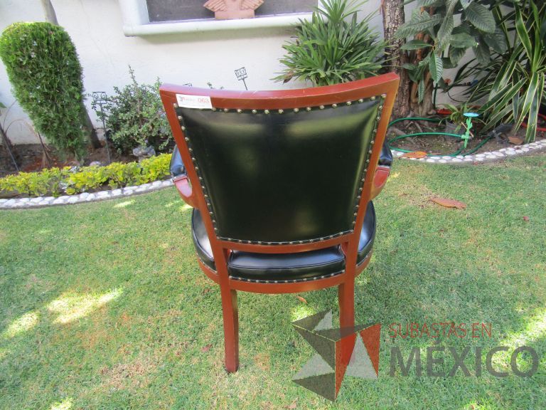 Lote 021 - Silla con 4 patas, asiento y respaldo en piel color negro - Imagen 7