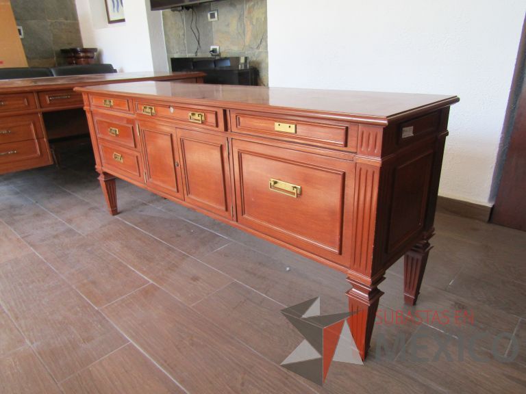 Lote 011 - Credenza de madera con 5 cajones y 2 puertas color café - Imagen 8