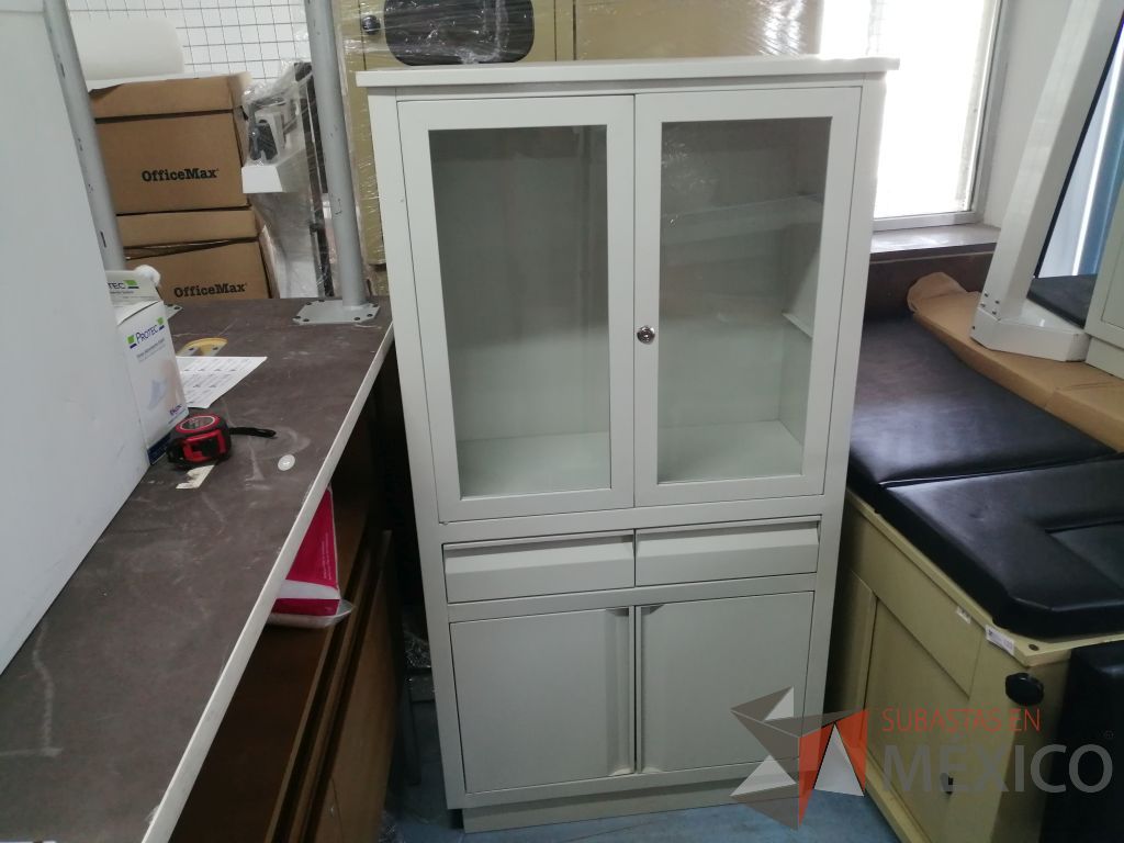 Lote 006 - Gabinete metálico con 2 puertas de vidrio, color blanco - Imagen 3