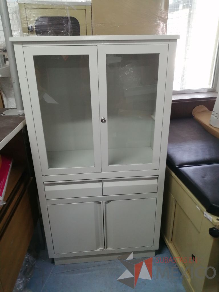Lote 006 - Gabinete metálico con 2 puertas de vidrio, color blanco - Imagen 4