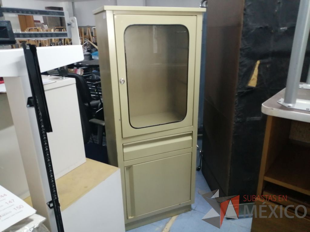 Lote 008 - Gabinete con 1 cajón, 1 puerta de vidrio y 1 puerta - Imagen 5
