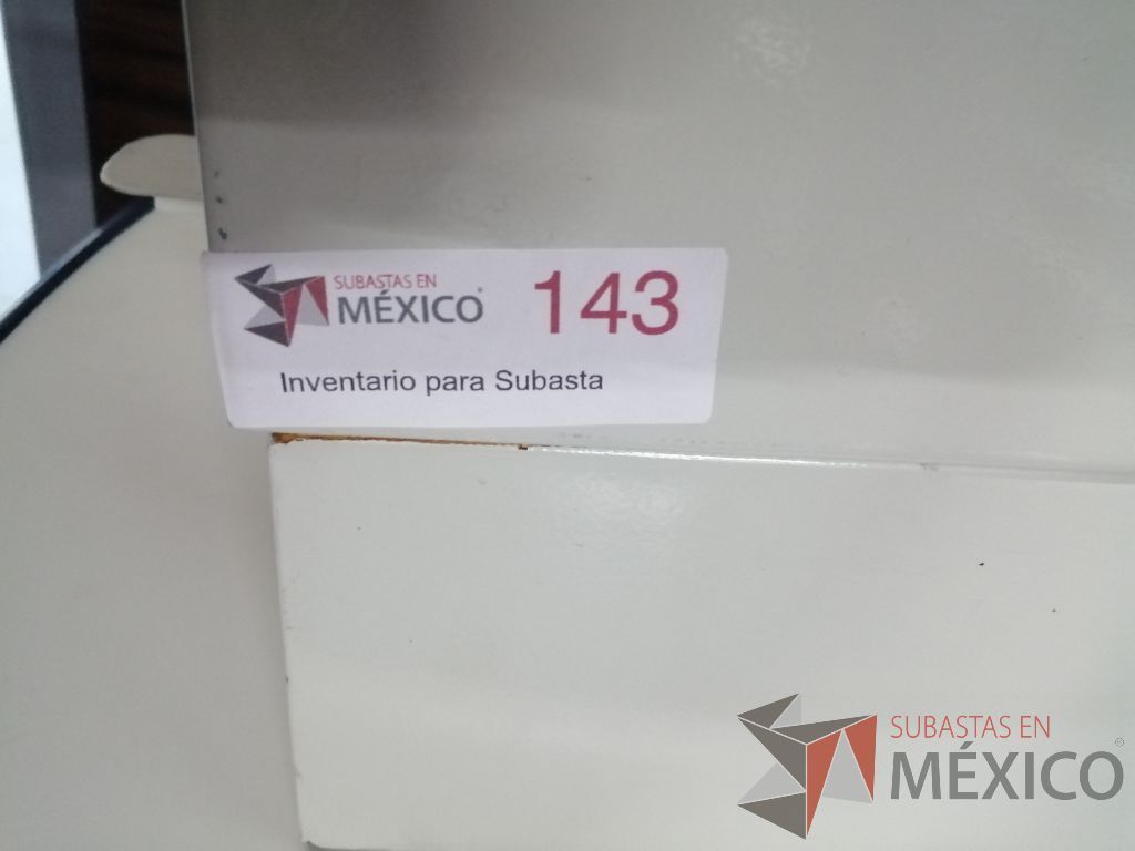 Lote 011 - Bote de basura metálico con cojín superior color azul - Imagen 3