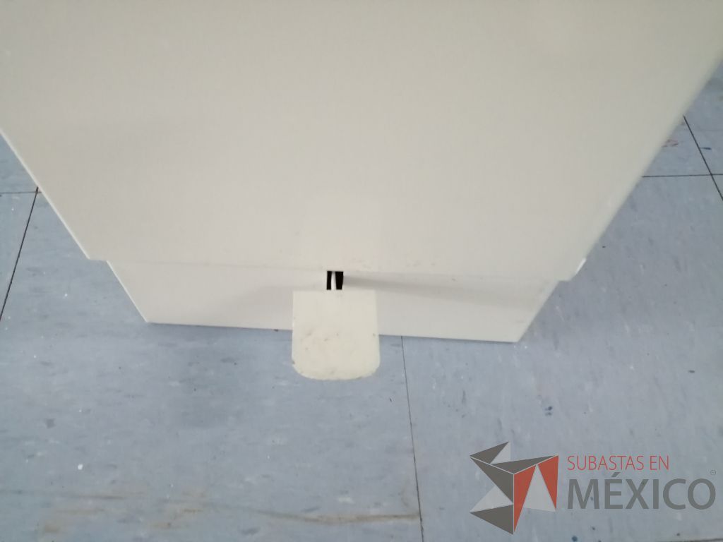 Lote 011 - Bote de basura metálico con cojín superior color azul - Imagen 10