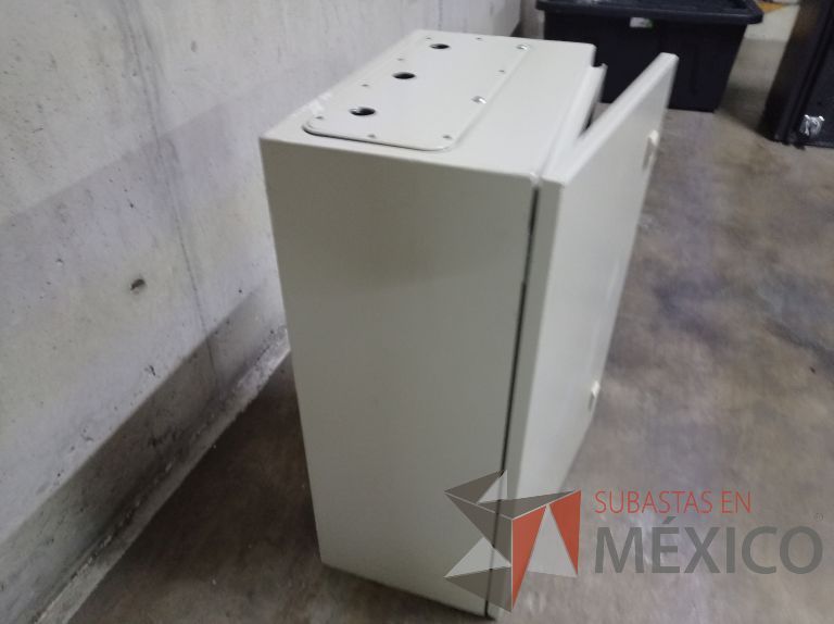 Lote 003 - Gabinete metálico y Archivero metálico - Imagen 8