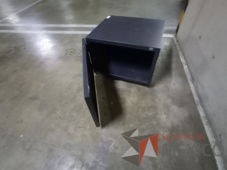 Lote 003 - Gabinete metálico y Archivero metálico - Imagen 7
