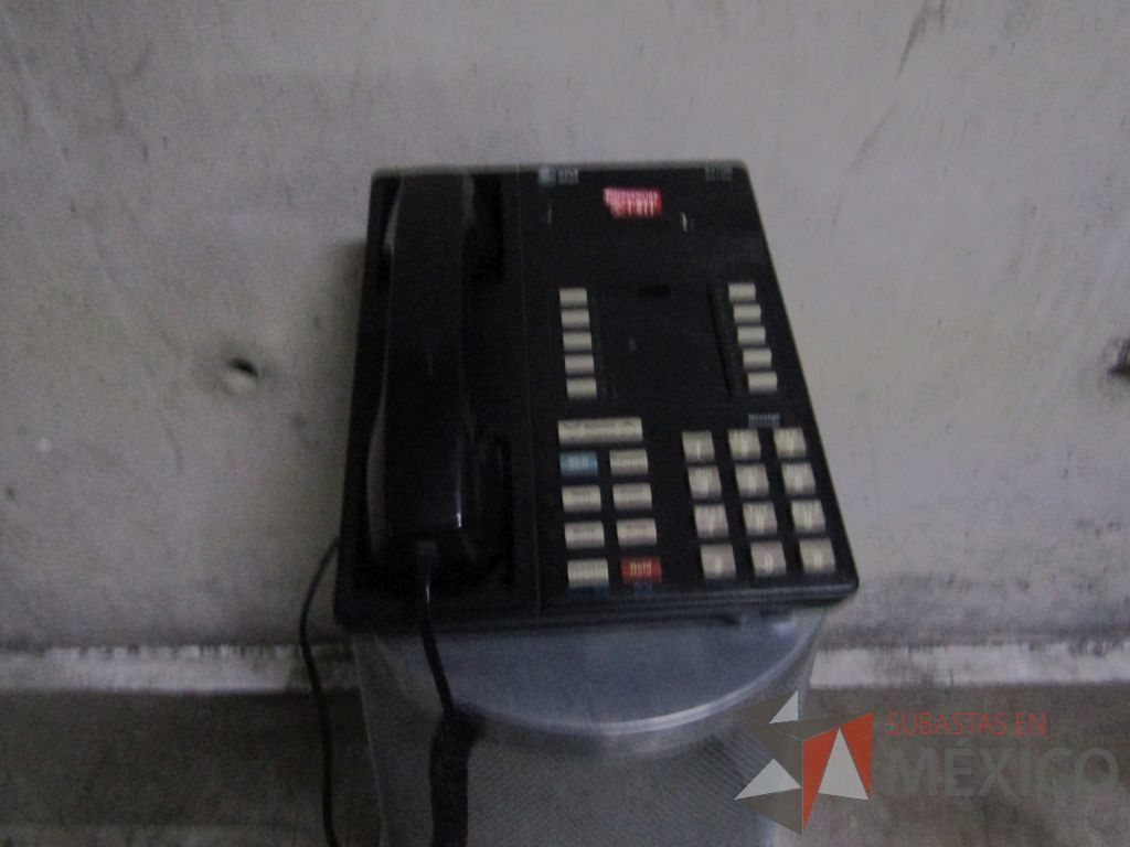 Lote 004 - 14 Teléfonos de diferentes modelos, 3 módems y 5 Diademas - Imagen 31