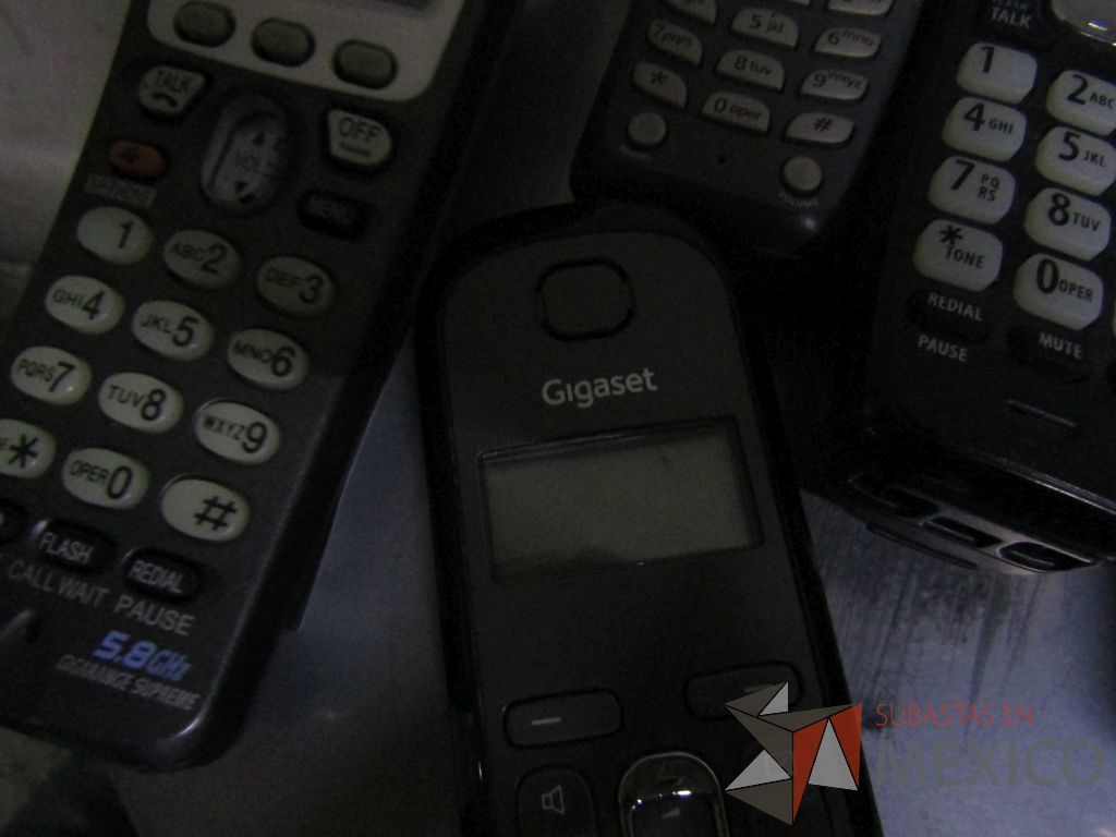 Lote 004 - 14 Teléfonos de diferentes modelos, 3 módems y 5 Diademas - Imagen 34