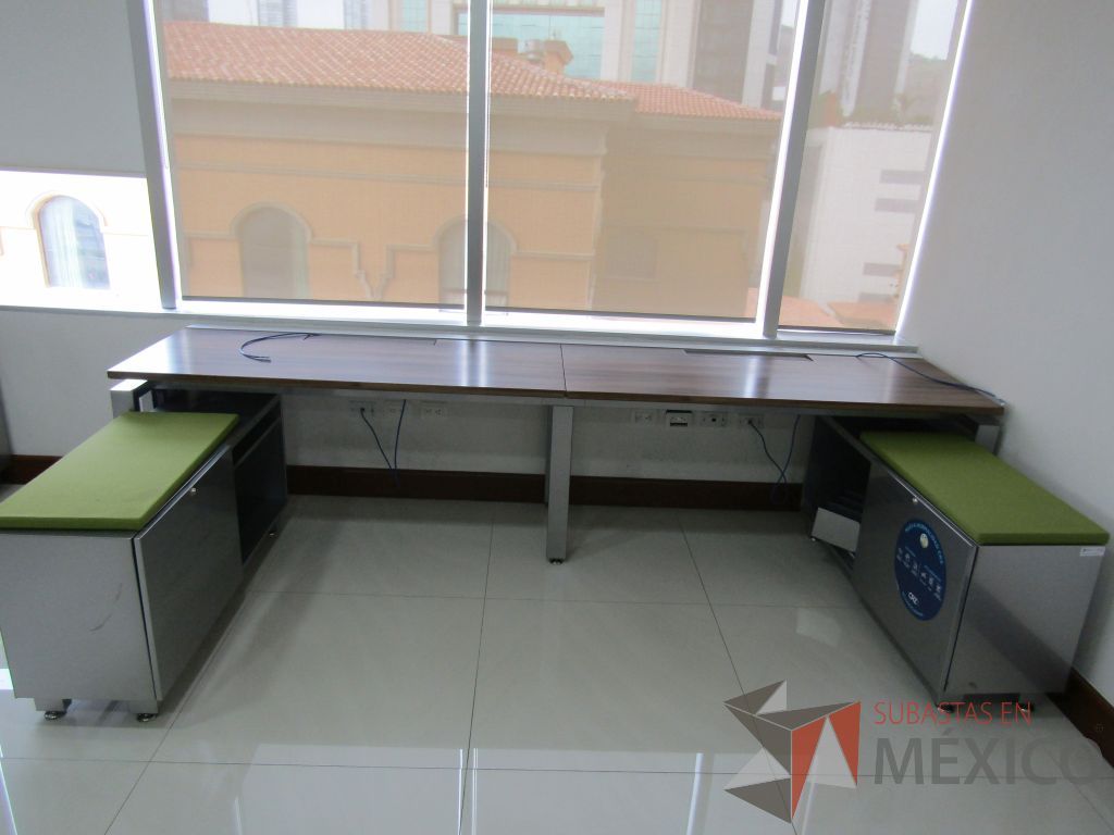 Lote 005 - Estación de trabajo para 2 personas con 2 credenzas - Imagen 3