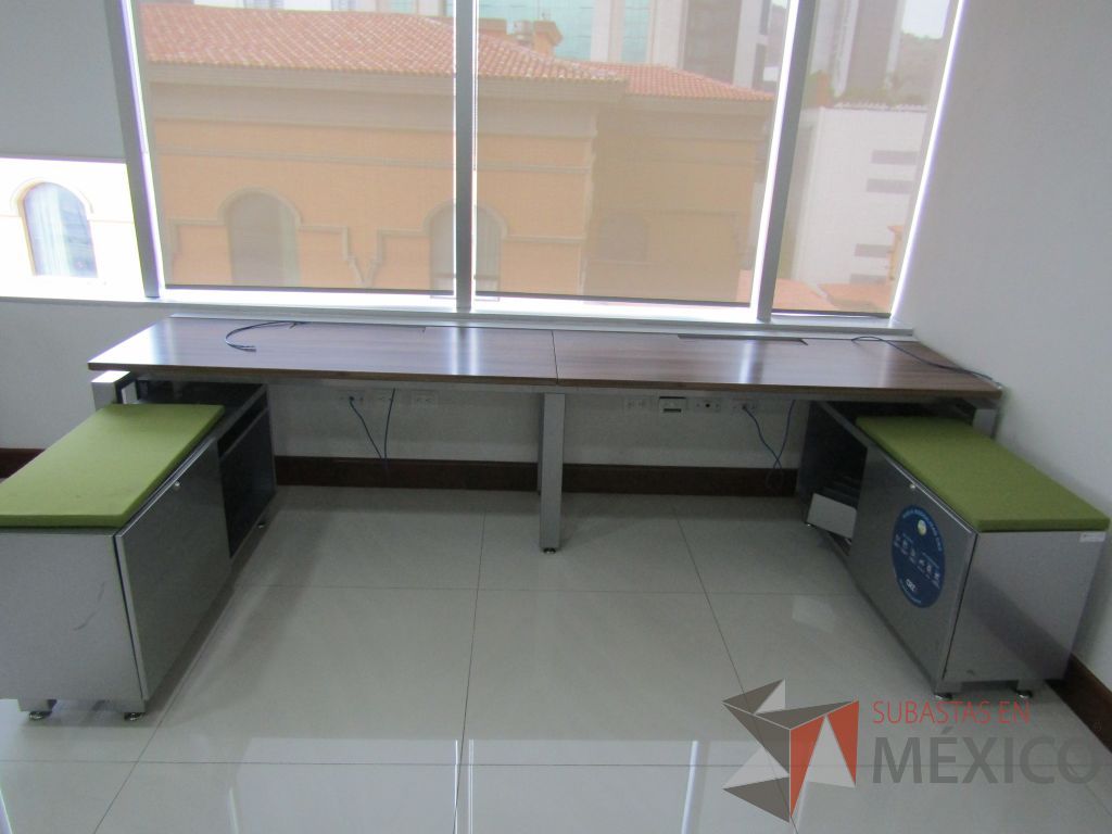 Lote 005 - Estación de trabajo para 2 personas con 2 credenzas - Imagen 4
