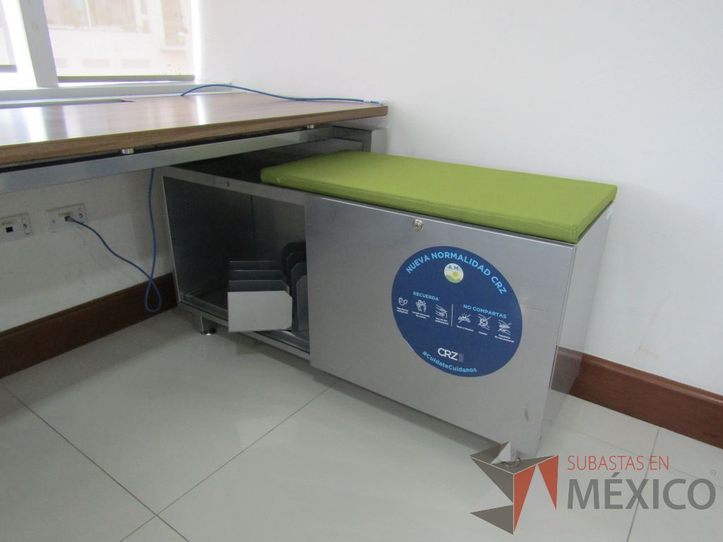 Lote 005 - Estación de trabajo para 2 personas con 2 credenzas - Imagen 9