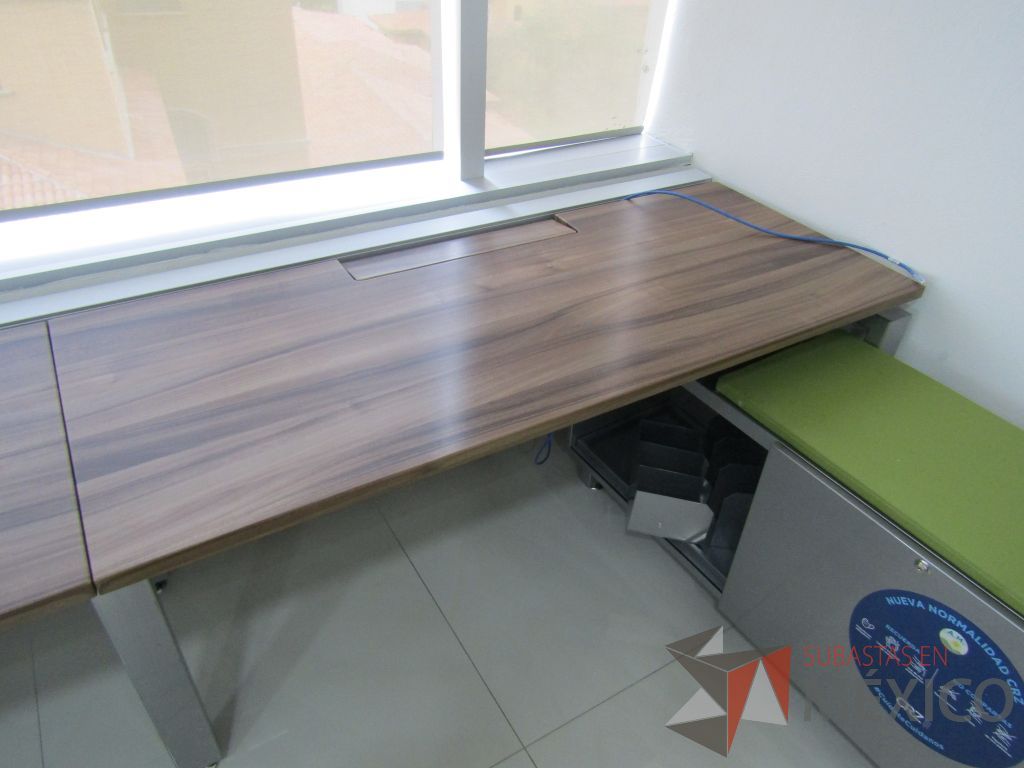 Lote 005 - Estación de trabajo para 2 personas con 2 credenzas - Imagen 10