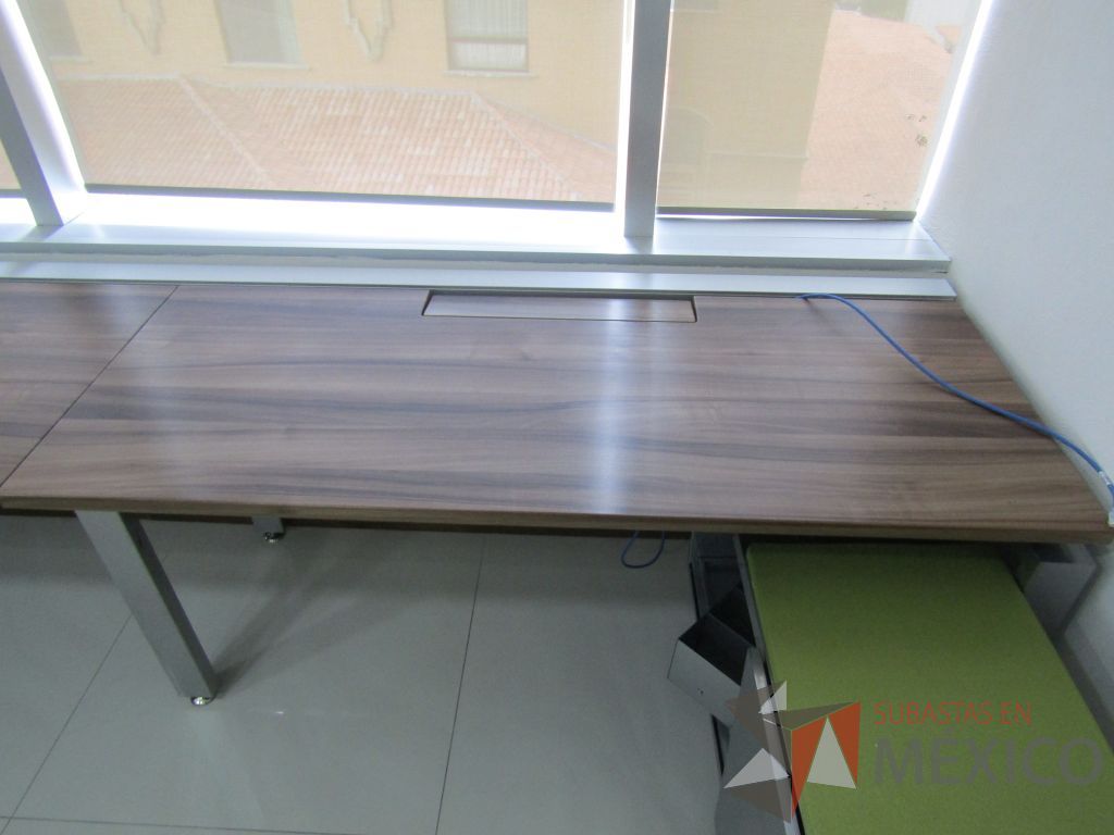 Lote 005 - Estación de trabajo para 2 personas con 2 credenzas - Imagen 11