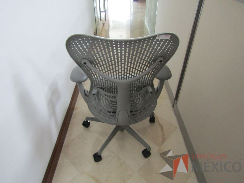 Lote 025 - Silla Herman Miller Mirra - Imagen 4