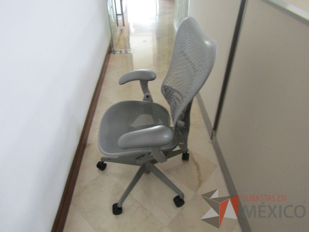 Lote 025 - Silla Herman Miller Mirra - Imagen 5