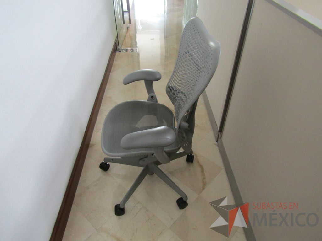 Lote 025 - Silla Herman Miller Mirra - Imagen 6