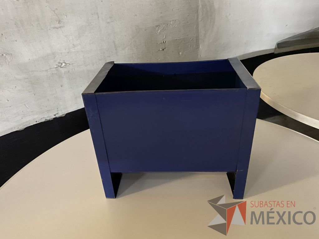 Lote 183 - 25 Botes de basura rectangular metálico