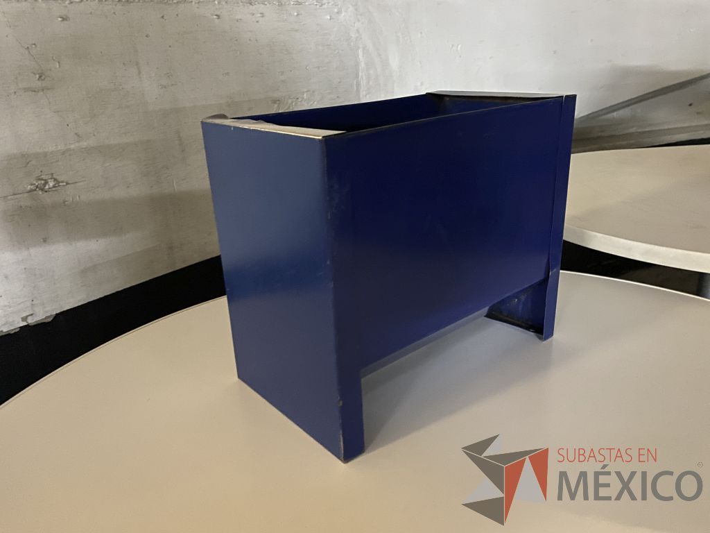 Lote 183 - 25 Botes de basura rectangular metálico - Imagen 3
