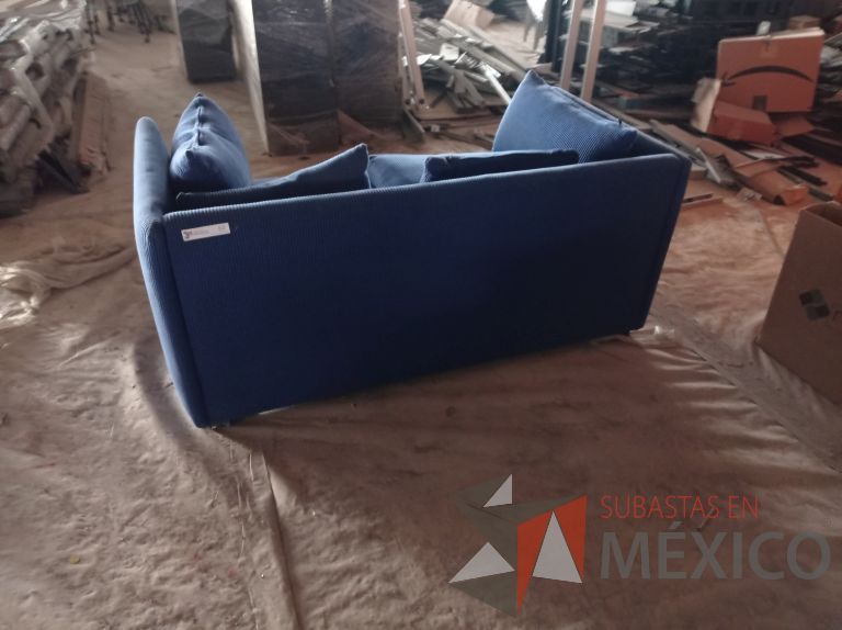 Lote 012 - Sillón de 2 plazas con asiento y respaldo en tela color azul - Imagen 4