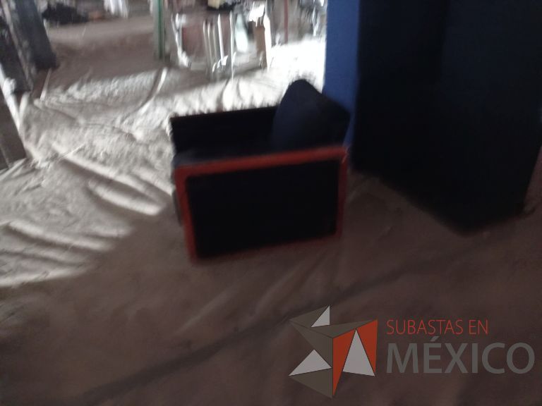 Lote 015 - Sillón de 1 plaza con asiento y respaldo en tela color azul - Imagen 4