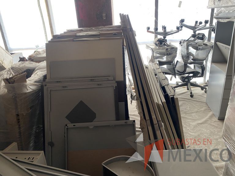 Lote 023 - 200 Accesorios para estación (mamparas, herraje y cubiertas de diferentes tamaños) - Imagen 10