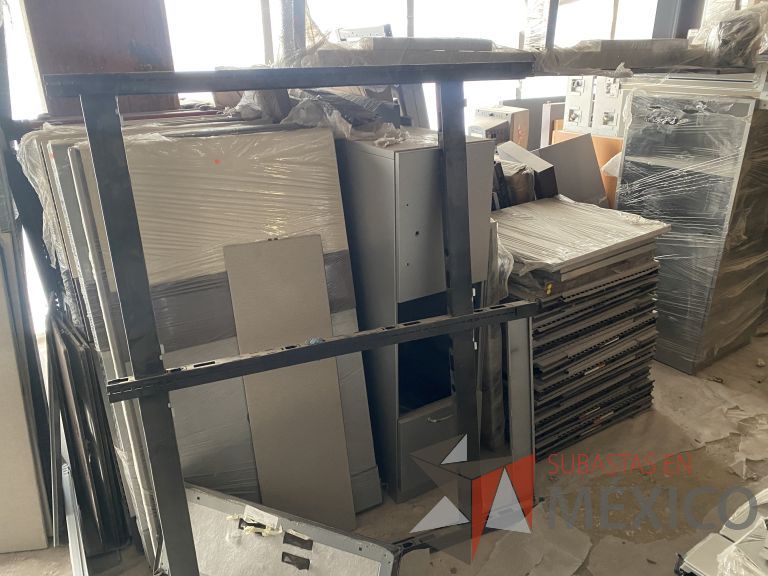 Lote 023 - 200 Accesorios para estación (mamparas, herraje y cubiertas de diferentes tamaños) - Imagen 15