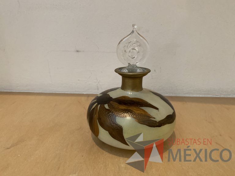 Lote 015 - Set con: 2 porta velas, 1 perfumero, 2 ceniceros, 2 macetas y 1 porta botellas - Imagen 12