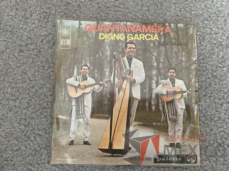 Lote 071 - 5 Vinilos LP de música latina