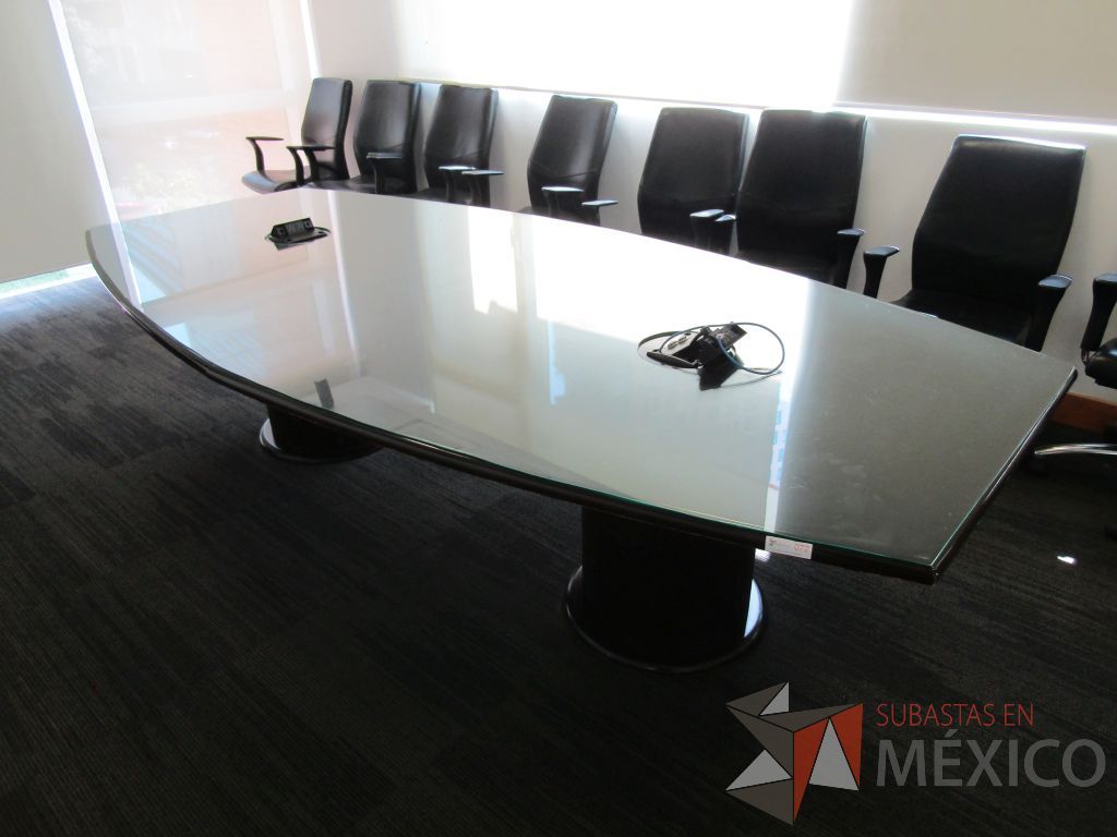 Lote 012 - Mesa de sala de juntas para 10 personas con vidrio y accesorios para conexión - Imagen 2