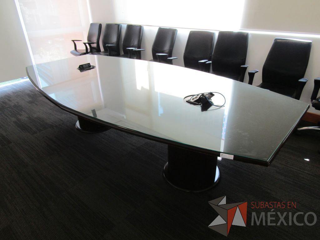 Lote 012 - Mesa de sala de juntas para 10 personas con vidrio y accesorios para conexión - Imagen 3