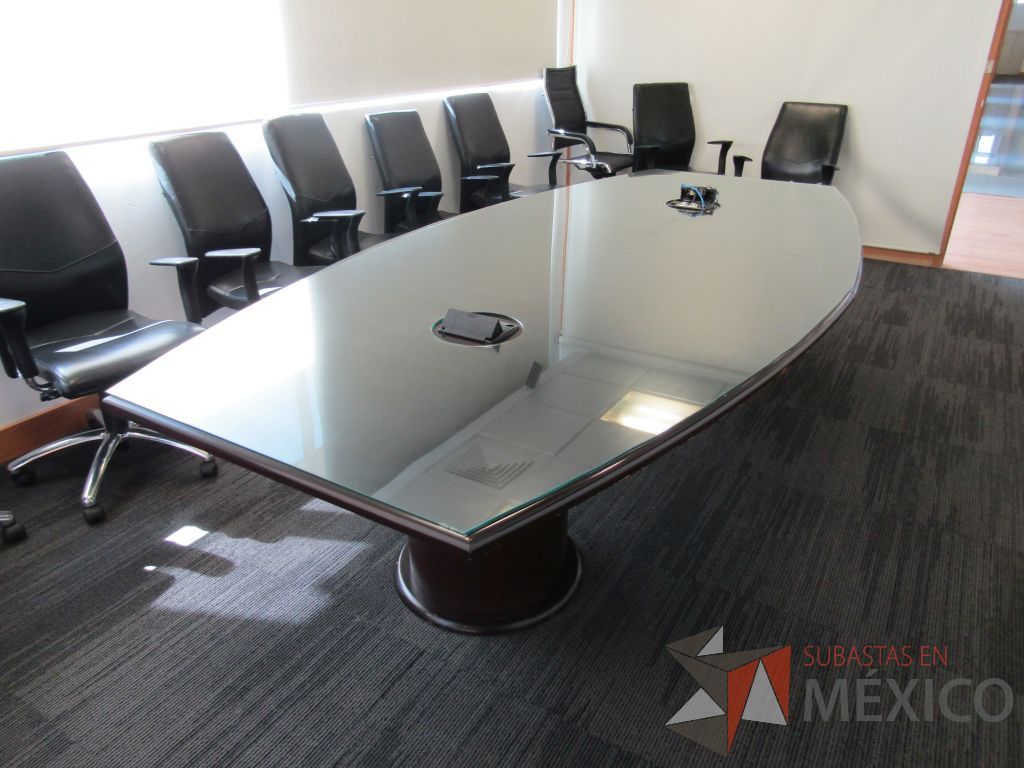 Lote 012 - Mesa de sala de juntas para 10 personas con vidrio y accesorios para conexión - Imagen 10