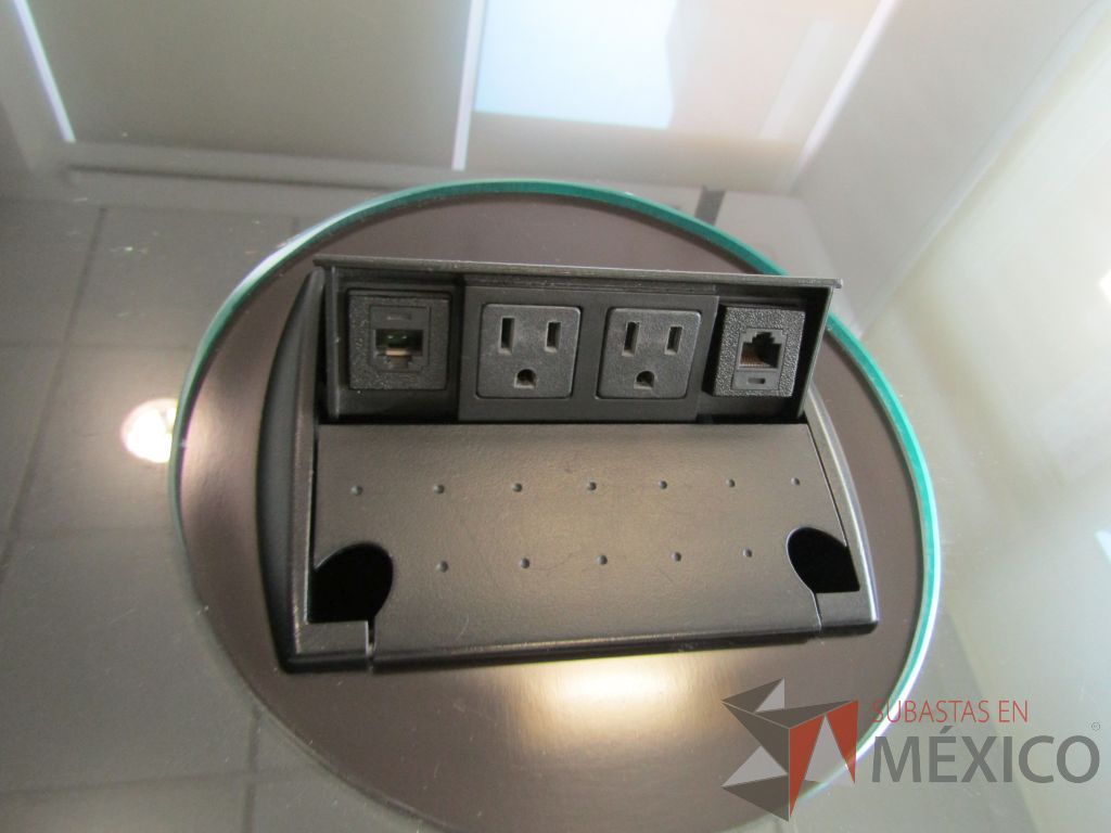 Lote 012 - Mesa de sala de juntas para 10 personas con vidrio y accesorios para conexión - Imagen 11